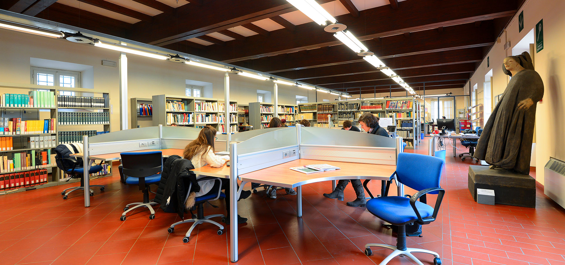 La-biblioteca-(4)